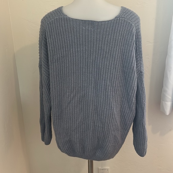 Luna Ivy V-Neck Knit Sweater - blue - Picture 2 of 4